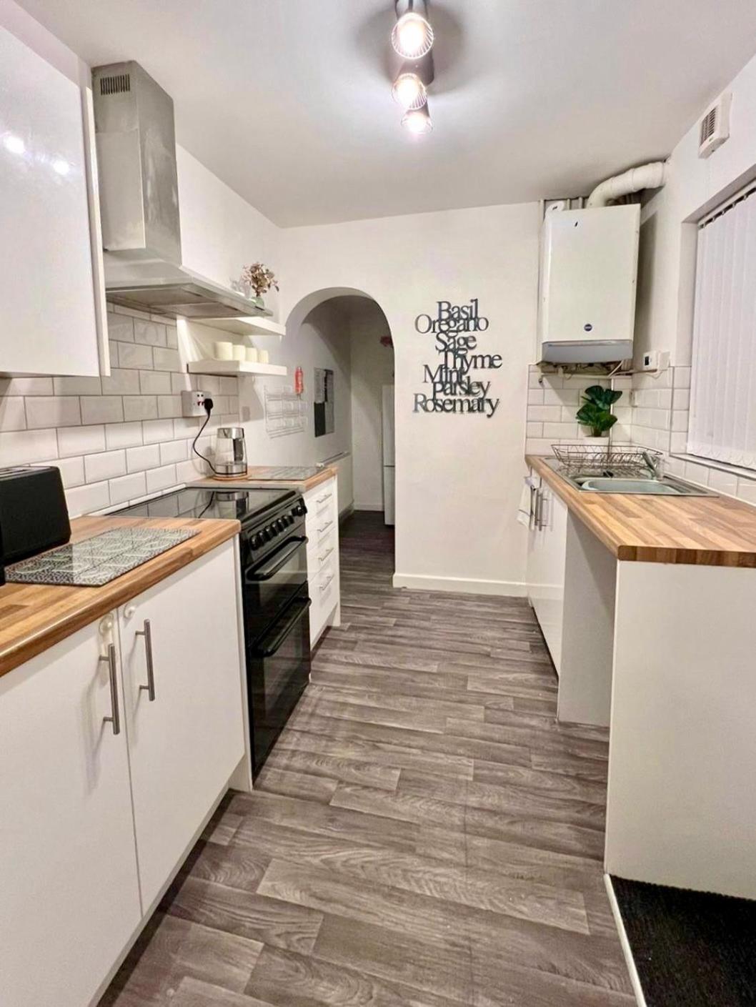 Spacious 3-Bedroom Family Home In Ince Eksteriør bilde